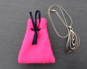 Felt Jewellery gift bag – Pink with Navy Ribbon